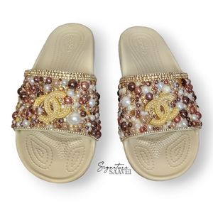 🏮SOLD🏮 BRAND NEW Signature 'Nudes' Croc Slides (Women's Size 9)